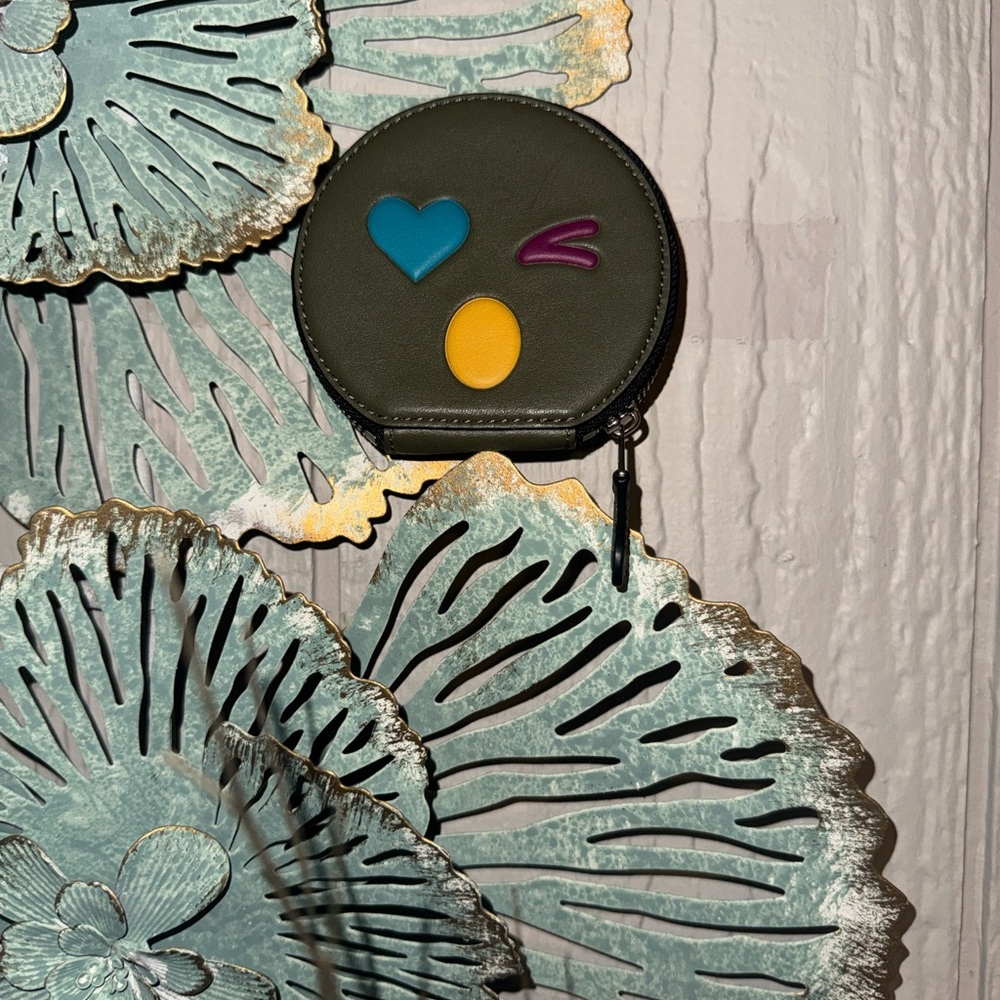 Coach Round coin pouch nwt emoji - Picture 5 of 13